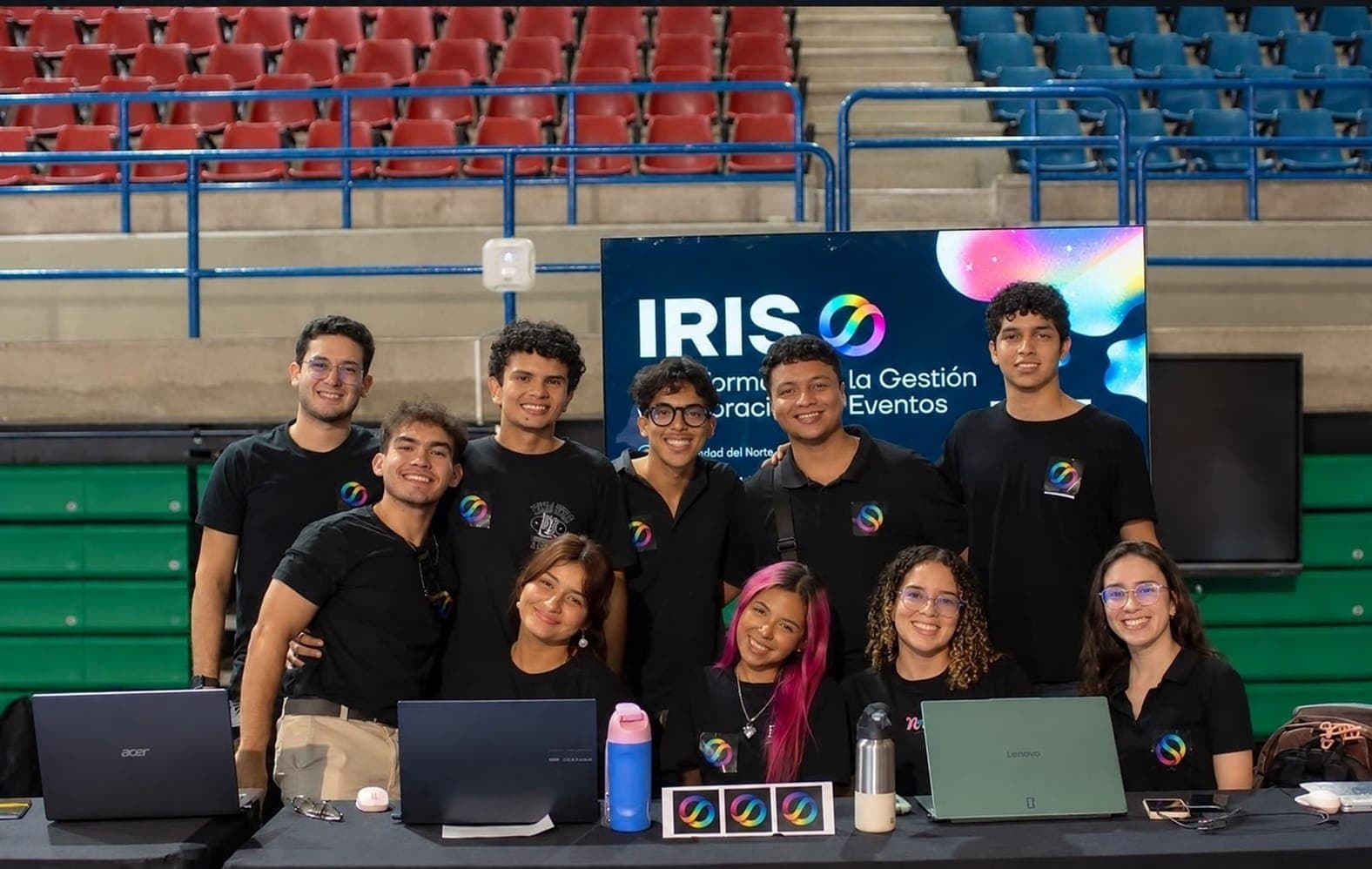 The Iris team posing in front of a screen showing the Iris logo at Universidad del Norte